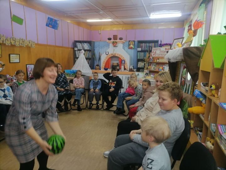 В первый день школьных каникул в детской библиотеке Лаишева прошел урок толерантности