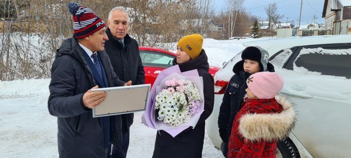 Лаеш районы Башлыгы мобилизацияләнгән улларыннан әниләренә сәлам тапшырды