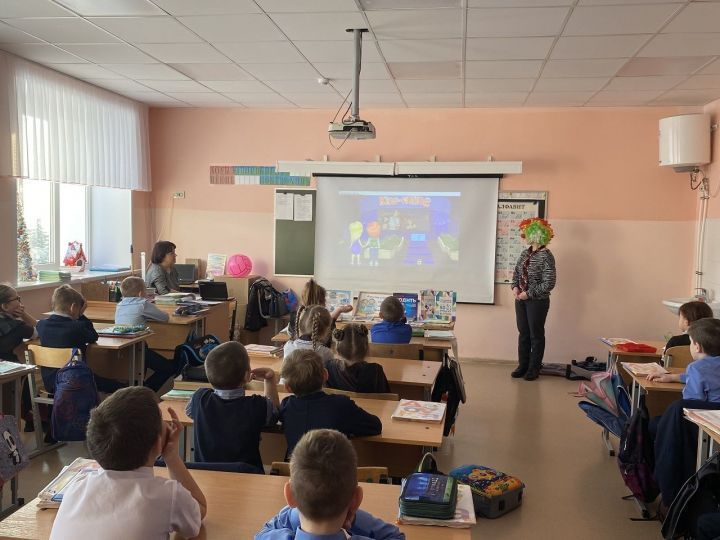 Әкият геройлары Лаеш укучыларын интернет иминлегенә өйрәтте