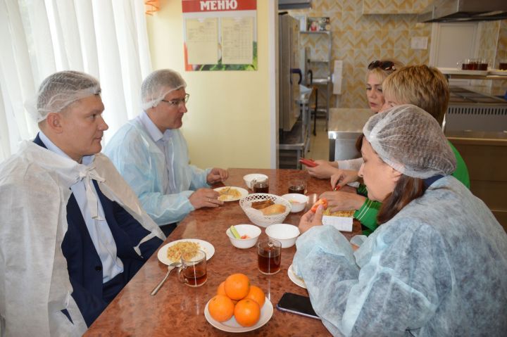 Общественные деятели республики и Лаишевского района проверили состояние школьного питания