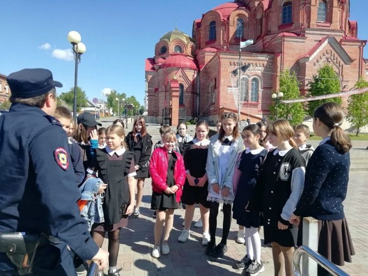 Лаишевские пятиклассники познакомились с работой полицейских