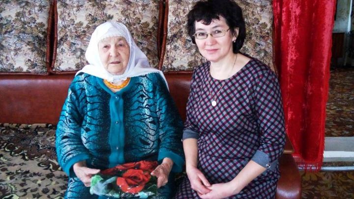 С 90-летием поздравляли Халиуллину Хадичу Каюмовну
