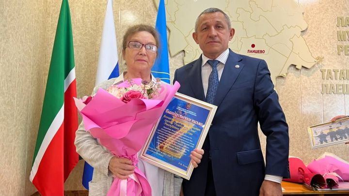 Ильдус Зарипов вручил благодарственные письма участницам группы «Помощь СВОим»
