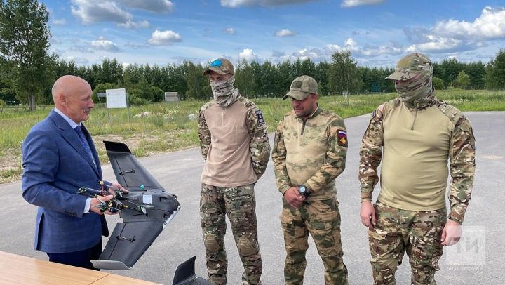 Татарстан хөкүмәте «Алга» һәм «Тимер» сугышчыларына хәрби дроннар тапшырды