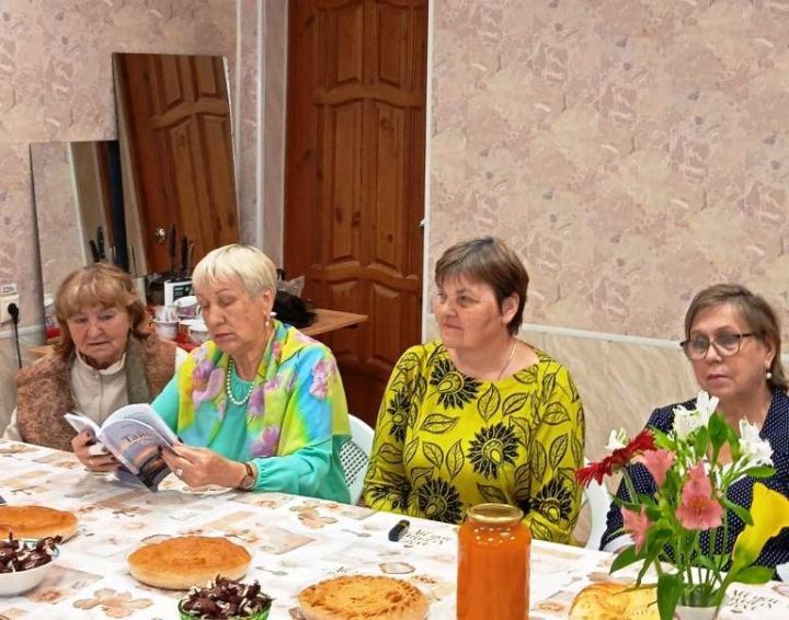 В Поэтической гостиной читали стихи местной поэтессы Антонины Андроновой