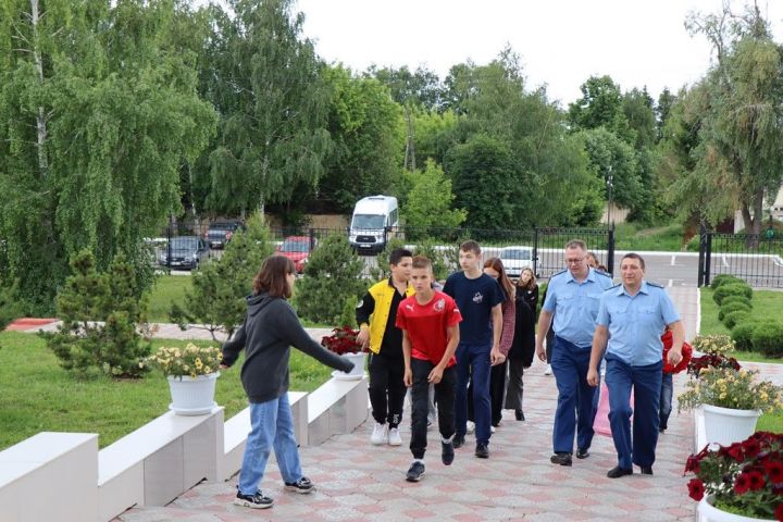 Прокурор Лаишевского района поздравил воспитанников детского дома с Днем защиты детей