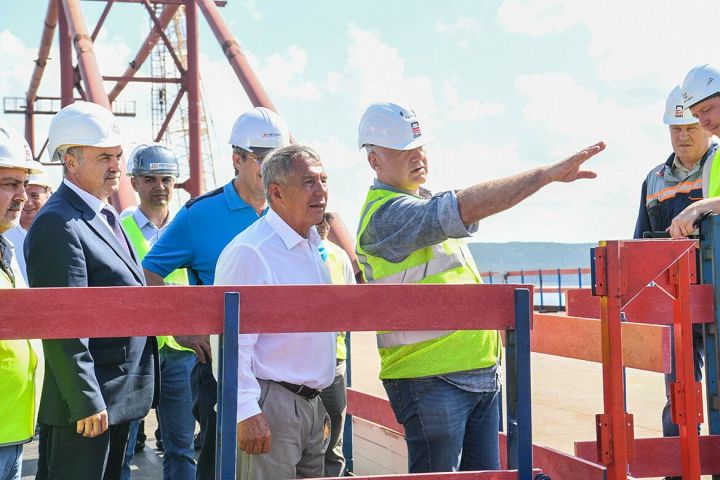 Миңнеханов һәм Хөснуллин Волга аша М12 күперен тоташтыруда катнаштылар