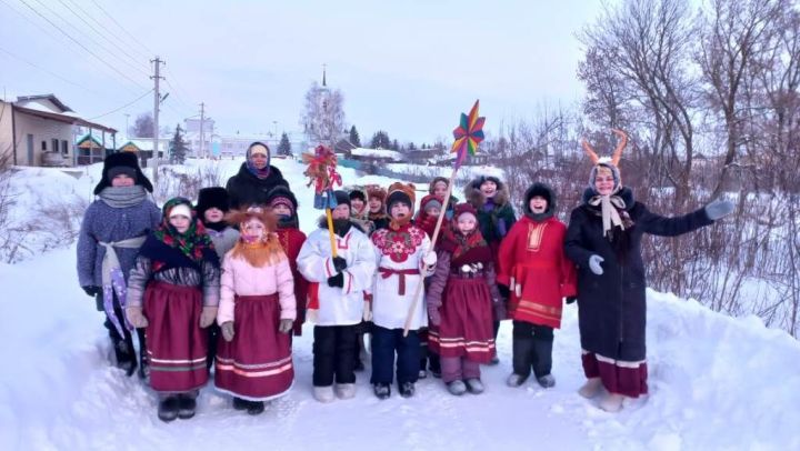 В Татарстане, в селе Никольское Лаишевского района колядовать ходили