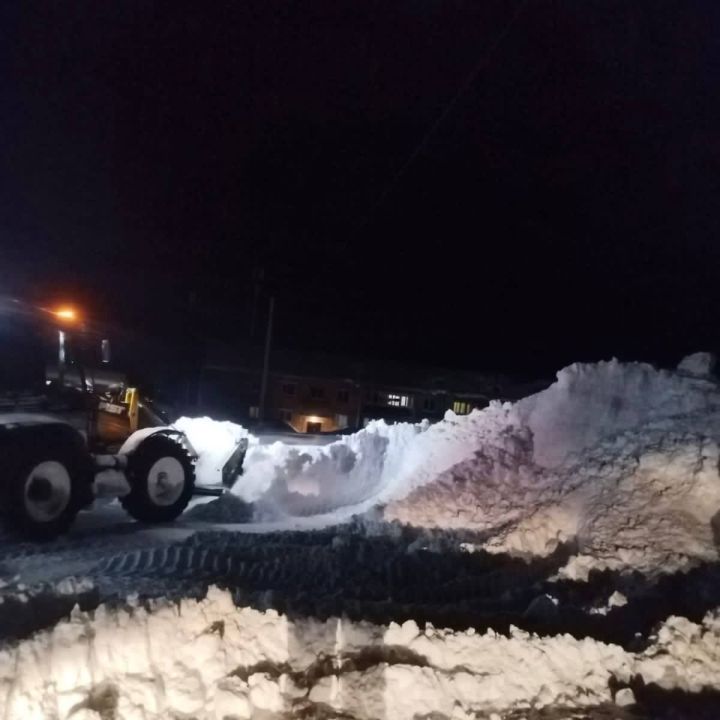 В Лаишевском районе у водителей частной снегоуборочной техники на ближайшие двое суток плотный график работы