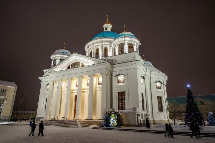 На сайте Татарстанской митрополии «Православие в Татарстане» сообщили о прямой трансляции праздничного богослужения в праздник Рождества Христова