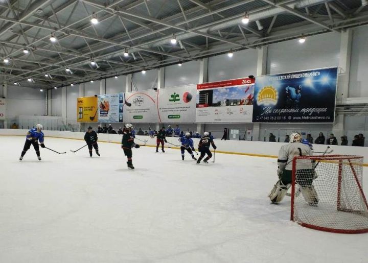 В «Арена Лаишево» хоккейные баталии определили лидеров двух районов