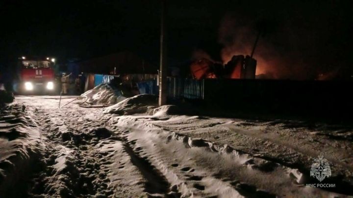 Алабугадагы фаҗига: күп балалы гаилә башлыгы балалары янгында һәлак булган, үзе комага төшкән