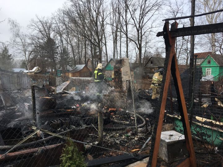 Пожар на острове Зеленый в Лаишевском районе: самострои и опасность