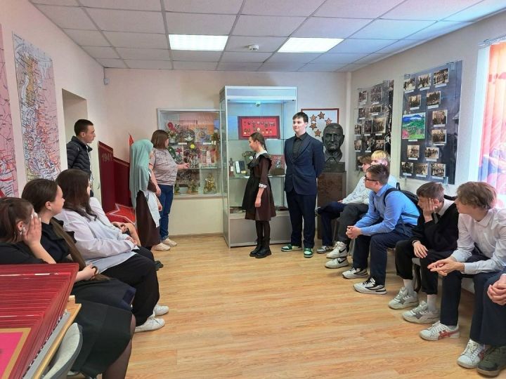 Старшеклассники посетили музей Боевой славы г. Лаишево