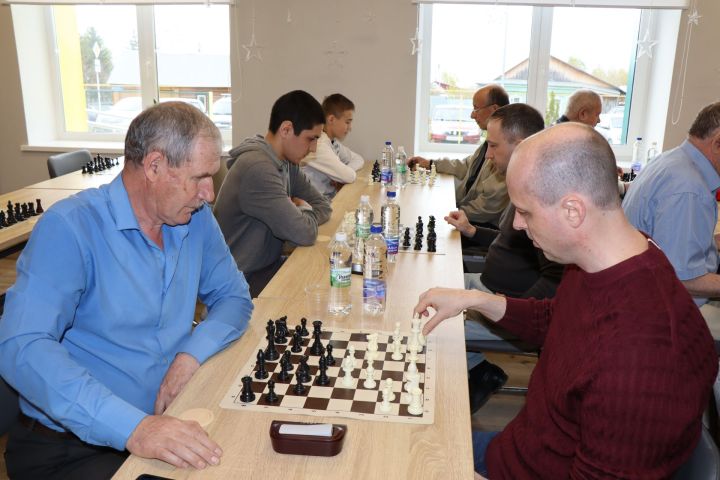 Шахматный турнир на приз газеты «Камская новь» в самом разгаре