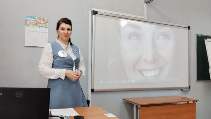 Педагог-психолог Столбищенской школы лидировала в зональном конкурсе