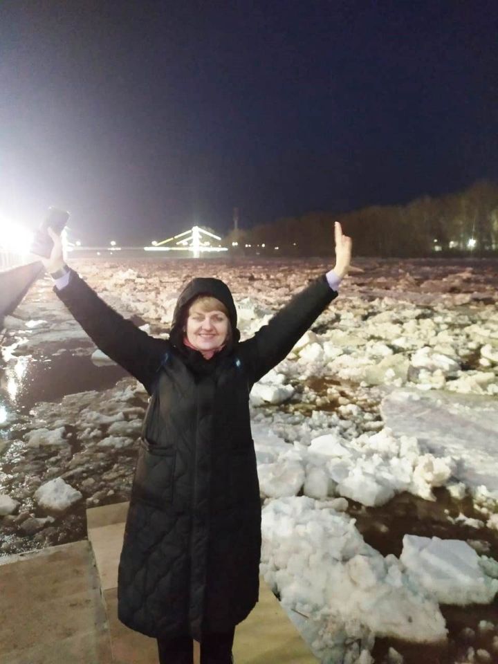 Елена Кубаевская делится видео с ледохода на реке Урал, Оренбург