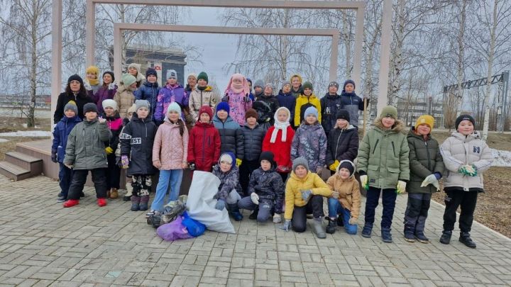В Усадской прогимназии Лаишевского района прошел масштабный субботник