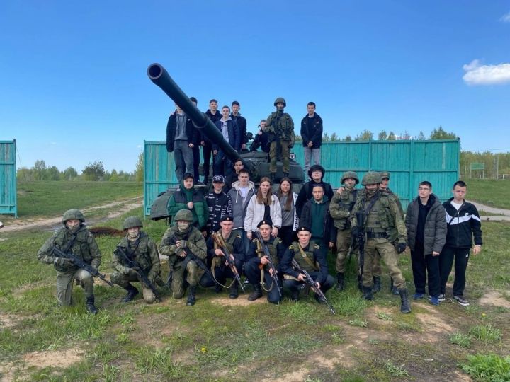 Лицеисты из Лаишевского района познакомились с современной военной техникой