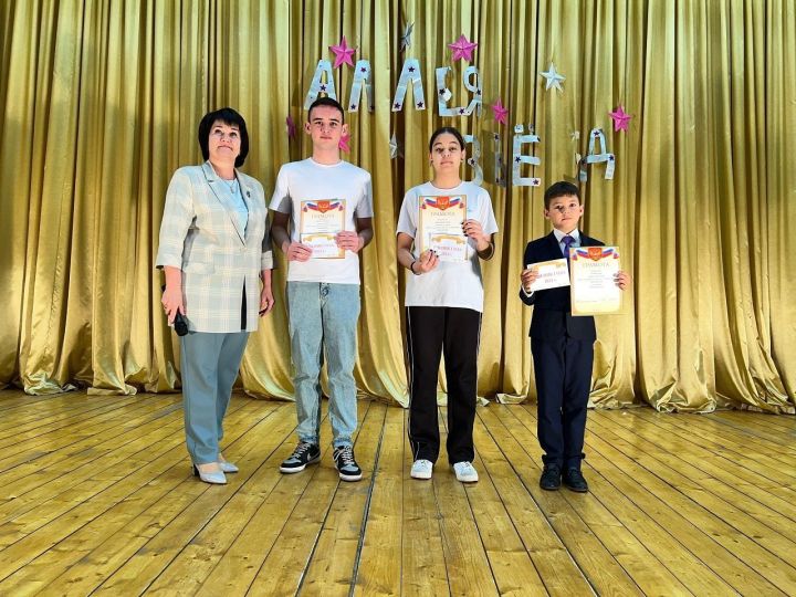 В Лаишевском районе на «Аллее звезд» наградили отличников учебы