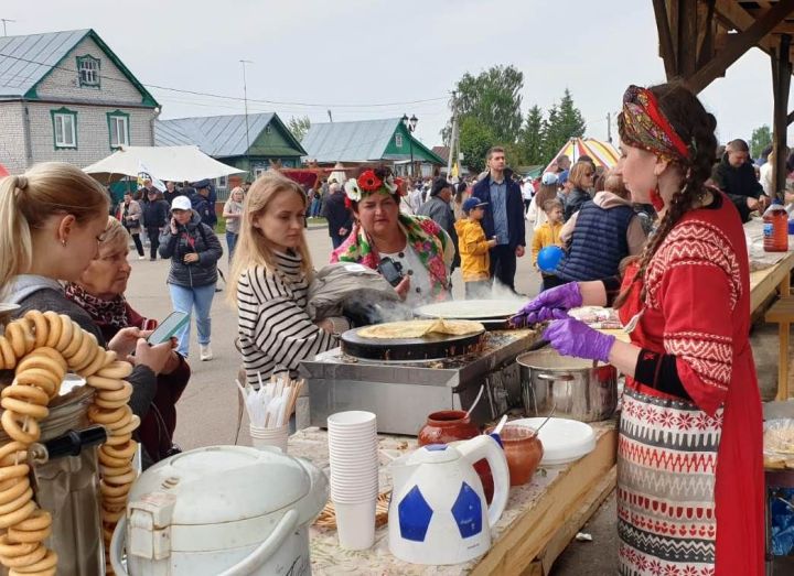 Каравон-2024: дегустация русской кухни и катание на лодке