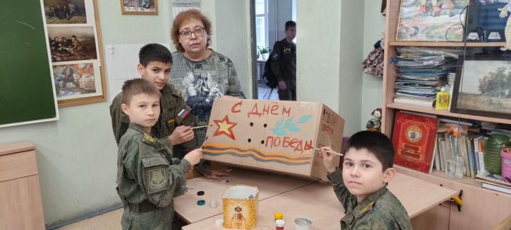На День Победы казанские кадеты готовят подарки бойцам СВО
