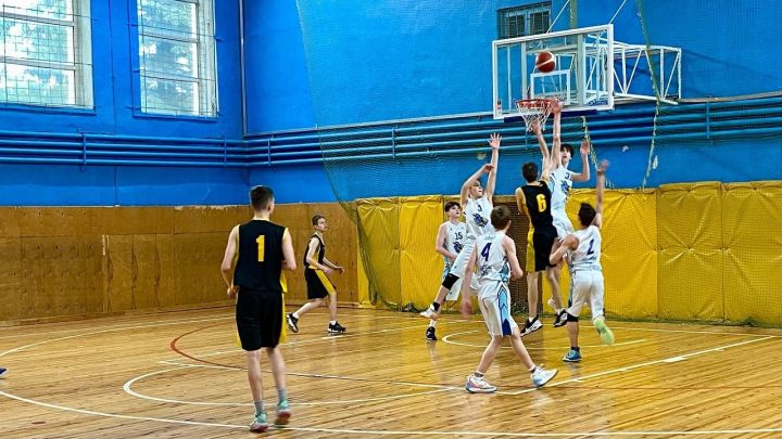 Баскетболисты Лаишевской спортивной школы сыграли на Первенстве РТ