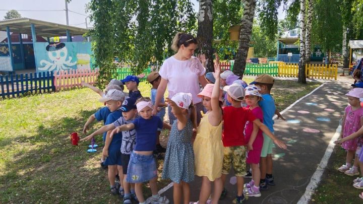Лаишевские дошкольники путешествовали по сказкам