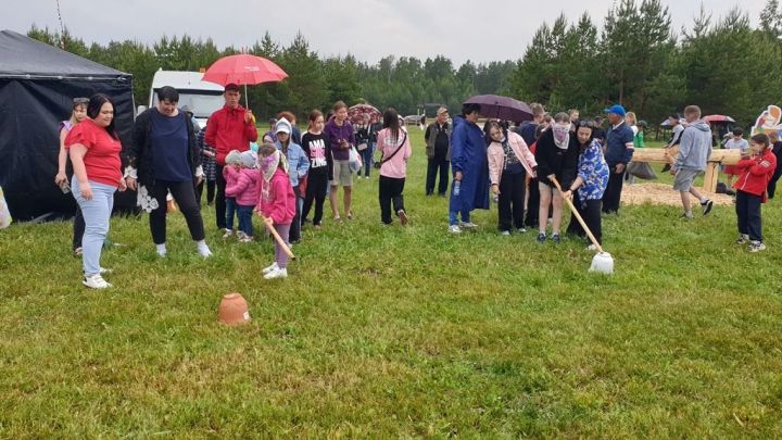 Уполномоченный по правам ребенка Ирина Волынец приглашает принять участие в социальном опросе по летнему отдыху