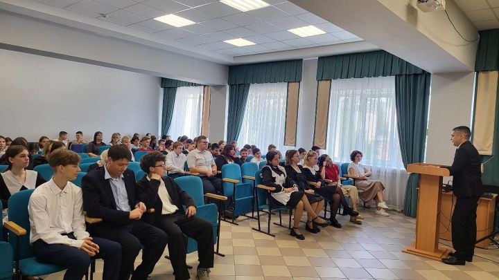 Лаишевские школьники встретились с судьей районного суда
