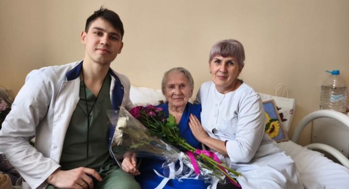 Лаеш районында 90 яшьлек юбилярны котладылар