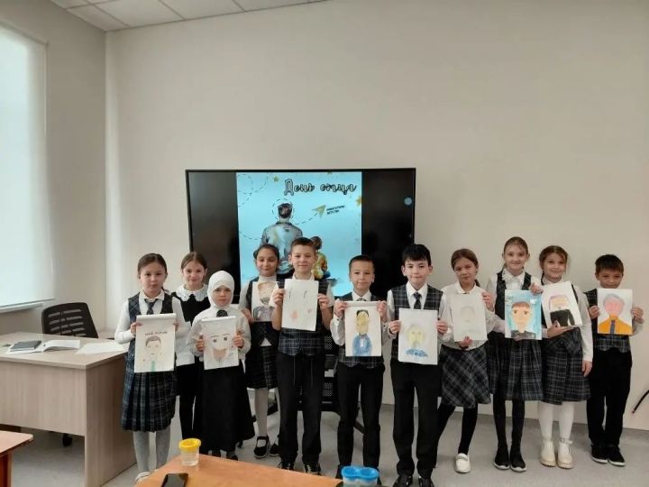 Ко Дню отца в Лаишевском районе провели тематические уроки изобразительного искусства