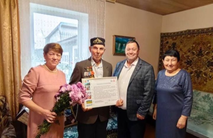 Ветерана труда Ильдара Галимуллина чествовали с 90-летием