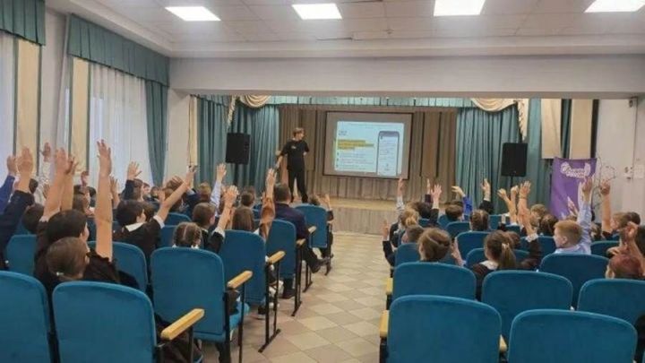 Лаеш укучылары программист булып эшләү перспективалары турында белделәр