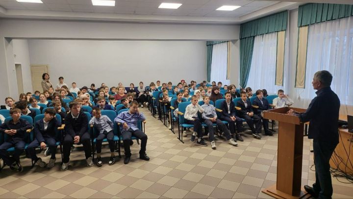 Сержант-пограничник рассказал лаишевским школьникам о службе в Афганистане