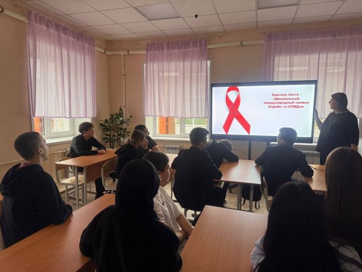 Акция «Красная лента» прошла в Лаишевском районе