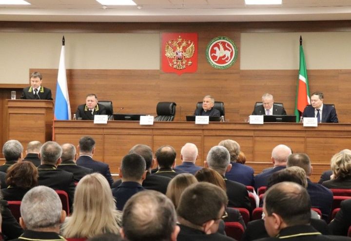 Рустам Минниханов: В Татарстане можно обращаться к мировым судьям через Госуслуги