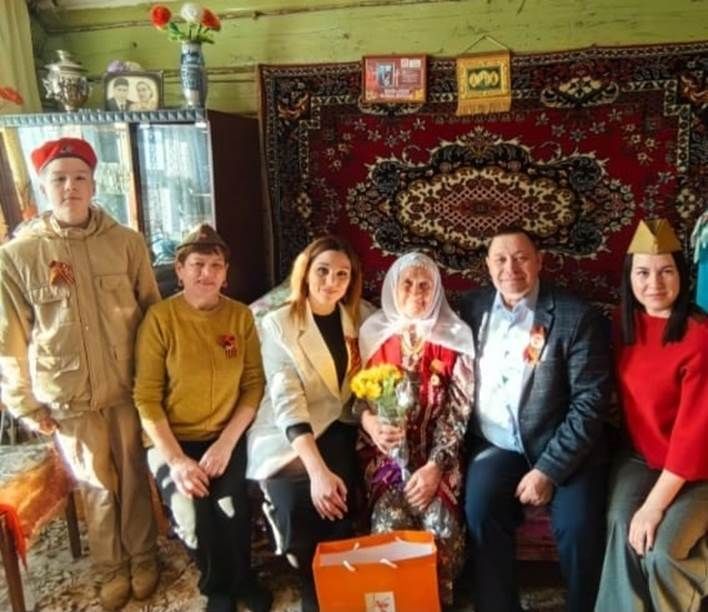 Халидә Хөсәенова: Хезмәткә һәм гаиләгә бирелгән тормыш тарихы