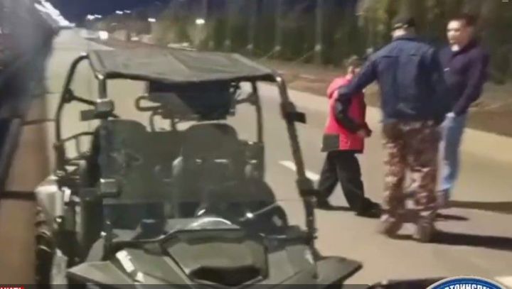 Отец года: в Казани девятилетний мальчик управлял багги на дороге