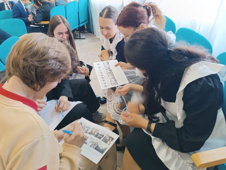 В Лаишевской школе №2 состоялся захватывающий интеллектуальный турнир «Мы — наследники Победы»