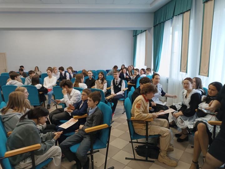 В Лаишевской школе №2 состоялся захватывающий интеллектуальный турнир «Мы — наследники Победы»