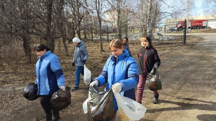 Хорошие работники все на субботнике