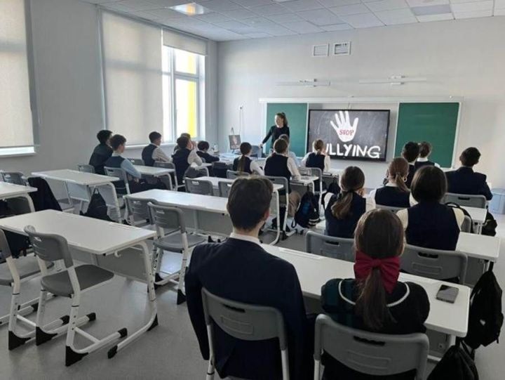 Лаеш районында «Стоп буллинг» темасына тренинг-лекцияләр уза