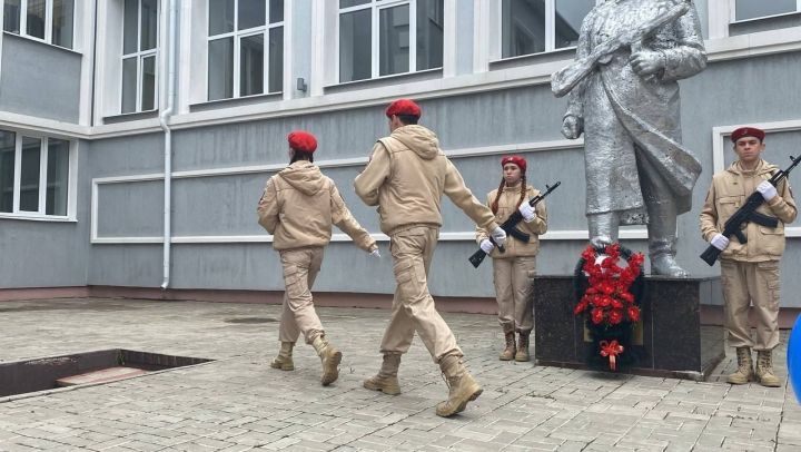 Лаишевские учащиеся провели 9 мая школьный митинг