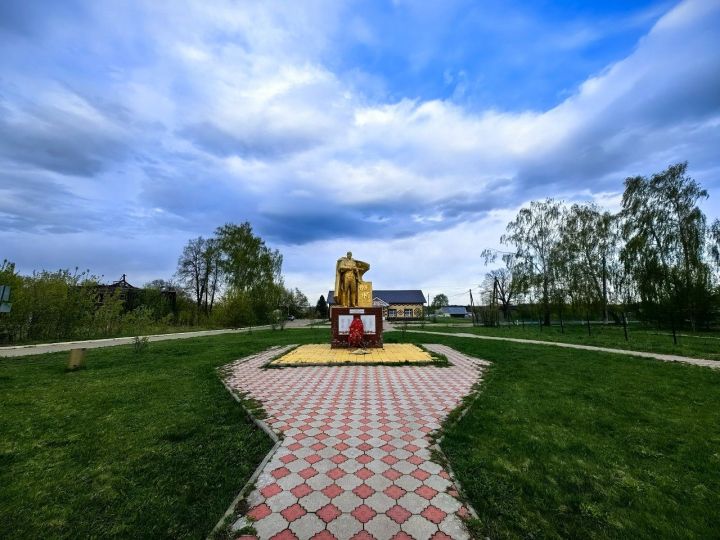 Реставраторы отремонтировали в Лаишевском районе памятник участникам Великой Отечественной войны