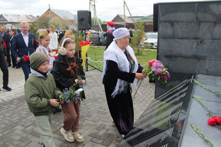 В селе Кирби Лаишевского района открыли памятник односельчанам-участникам боевых действий