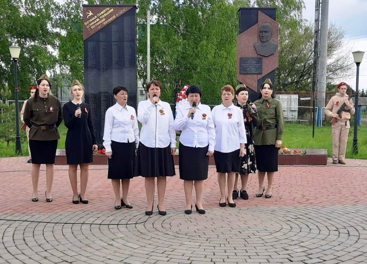 В Атабаево почтили память павших героев в День Победы