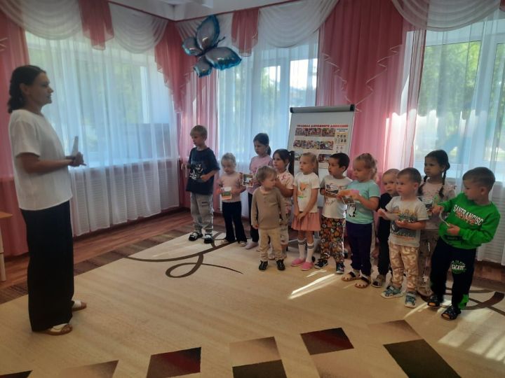 В Орловской сельской библиотеке прошла увлекательная игровая программа «Правила движения — достойны уважения!»