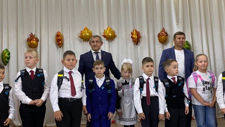 Мир знаний начинается с акции «Помоги собраться в школу»