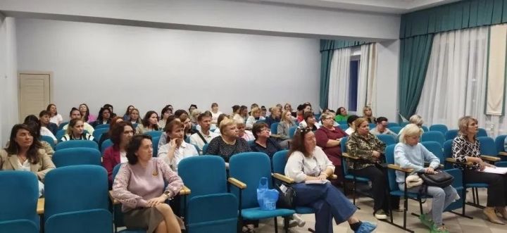 Родителям лаишевских школьников рассказали о социально-психологическом тестировании и профилактике правонарушений